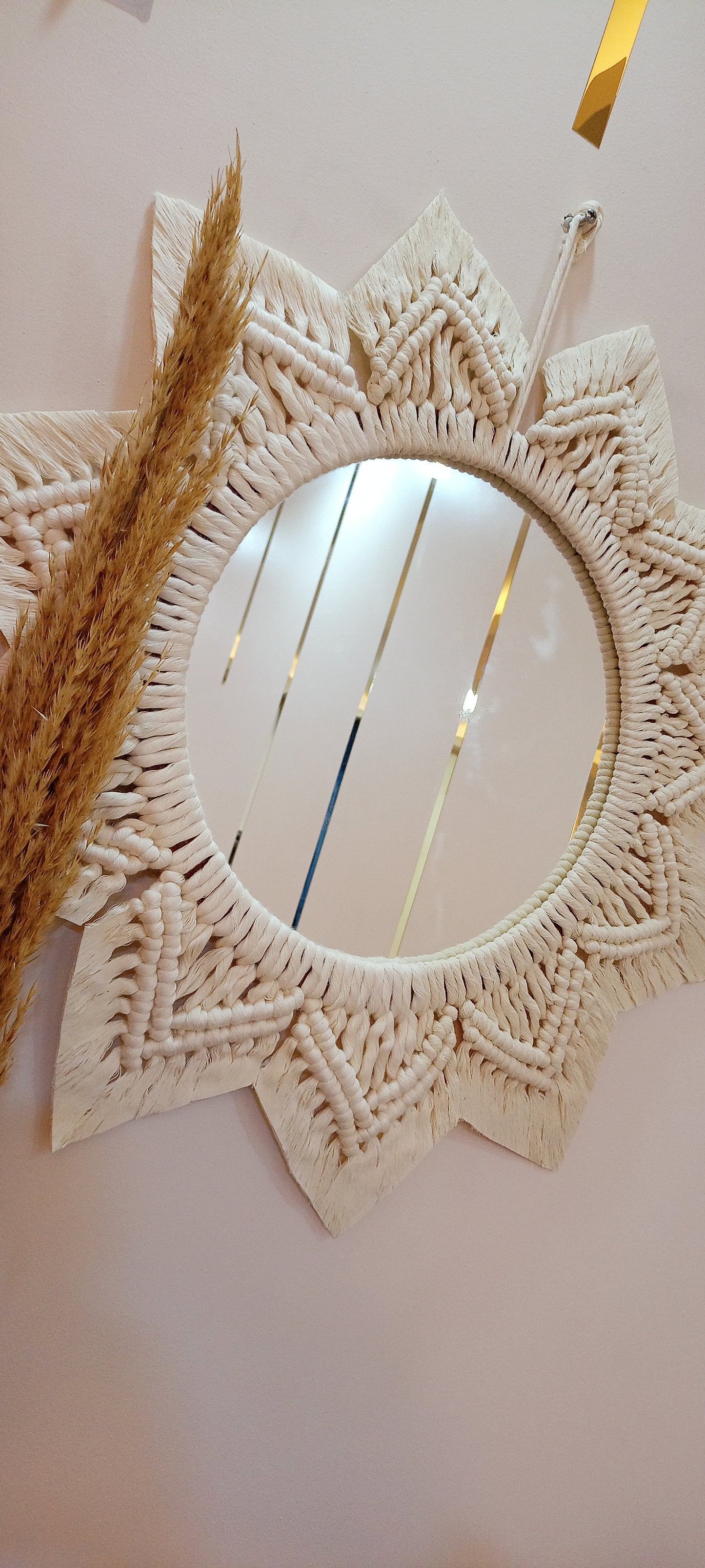 Delicate off-white mirrors