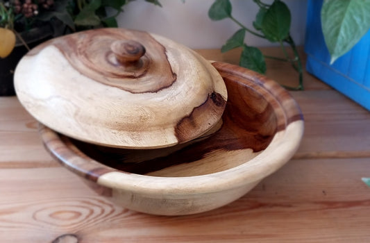 وعاء طبخ خشبي مصنوع يدويا